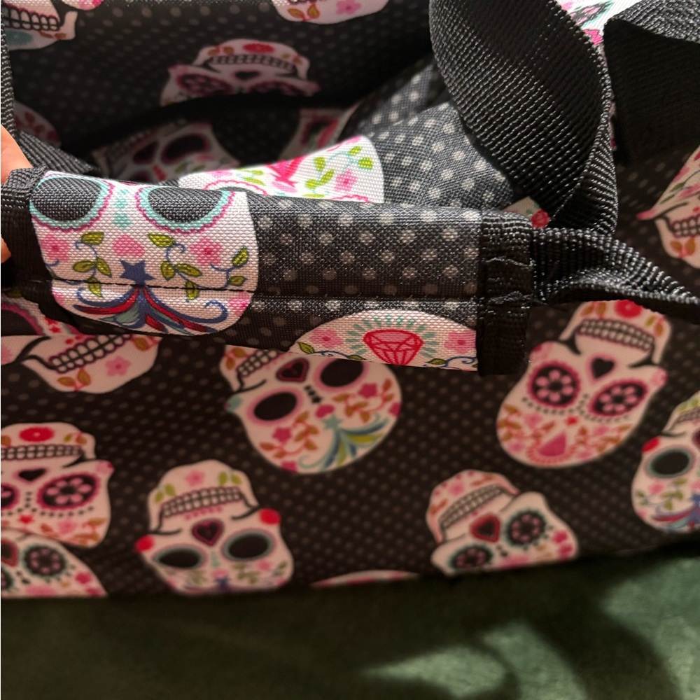 NWT Betsey Johnson Skulls Collection Roller duffle  - perfect for traveling. - Picture 5 of 10